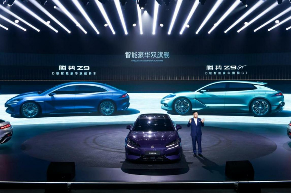 三星已开始为W25折叠手机测试One UI系统，有望10月中国发布（三星.中国.折叠）