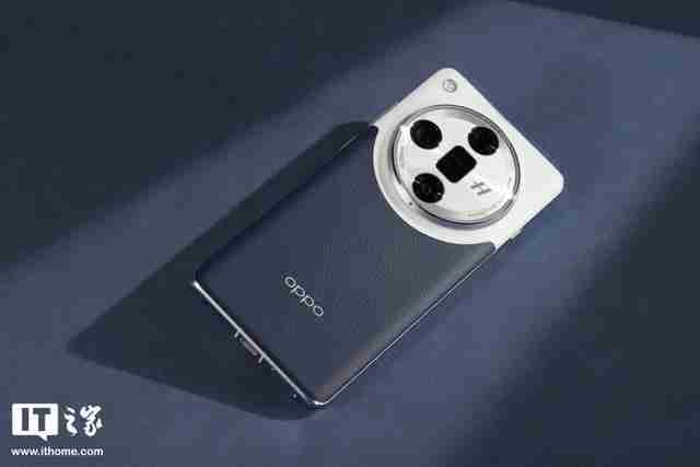 摩托罗拉Razr 50折叠屏手机“证件照”公布，配备3.6英寸副屏（摩托罗拉.折叠.配备）