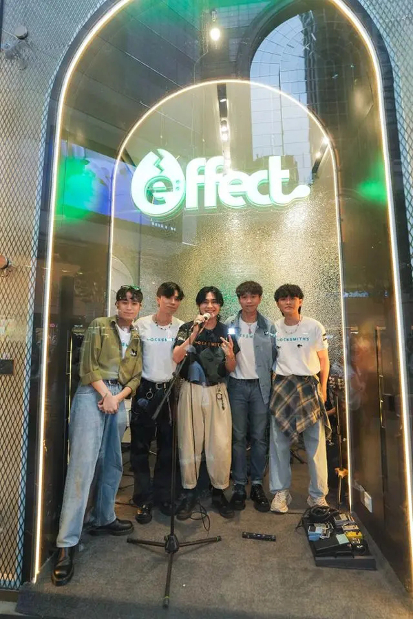 英皇娱乐限定概念店登陆香港铜锣湾，展出歌手经典舞台服饰(香港,限定,展出,英皇,铜锣湾......)