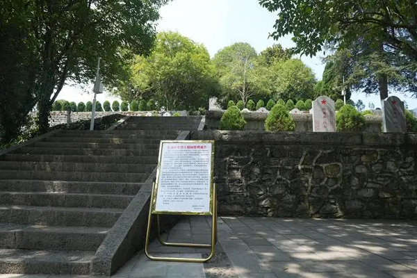 “烈士陵园跳广场舞”？当地回应：认真整改 坚决杜绝(烈士陵园,整改,杜绝,回应,广场......)