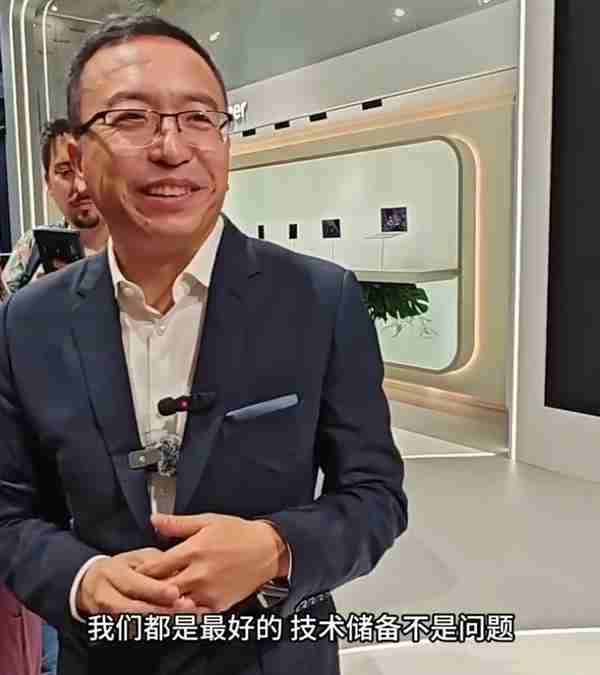 华为三折叠真机外观已公布！赵明：荣耀三折技术储备不是问题（华为.荣耀.折叠）