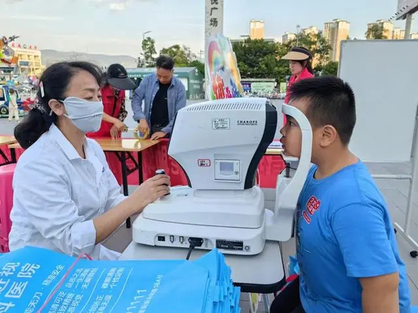 送你一朵小红花，隆阳公益集市“益”起献爱心(一朵,送你,红花,集市,献爱心......)