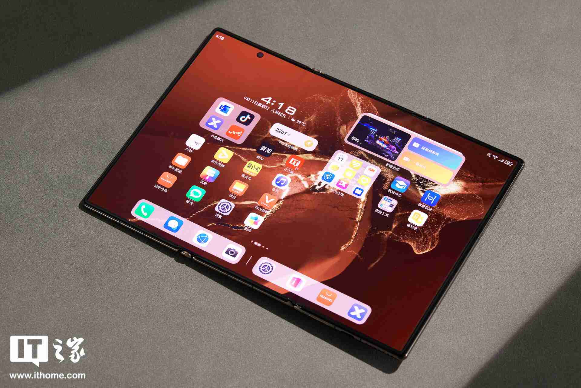 华为 Mate XT 非凡大师图赏：全球首款量产三折叠屏手机，全球最薄 3.6 毫米折叠屏手机（折叠.华为.全球）