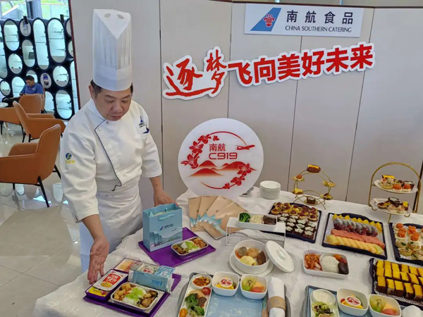 南航首架C919飞机首航抵达上海(首航,上海,南航,抵达,飞机......)