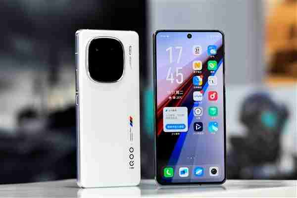 iQOO 13三证齐全：2K直屏 首发BOE最新一代发光材料！（首发.发光.齐全）