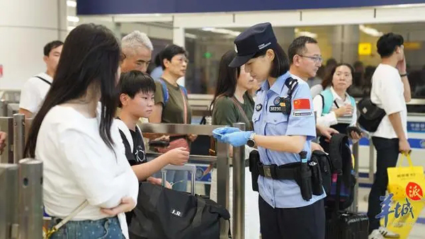车畅人旺！国庆假期深圳湾口岸出入境持续火热(出入境,深圳,口岸,国庆,火热......)