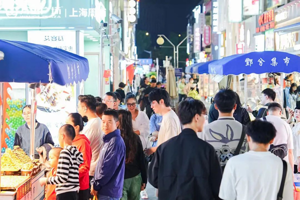 多元场景与政策补贴齐发力，国庆假期浦东消费市场掀热潮(齐发,热潮,补贴,消费市场,国庆......)