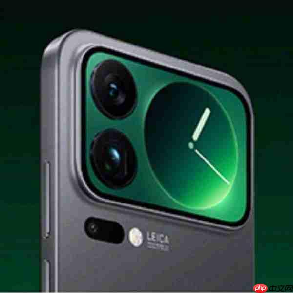 全面对标iPhone 17!小米17系列外观曝光:后置镜头模组带屏幕