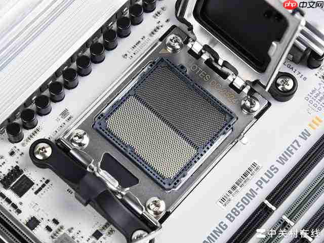  布局优化升级 WIFI7 华硕 B850 重炮手白色版主板评测 