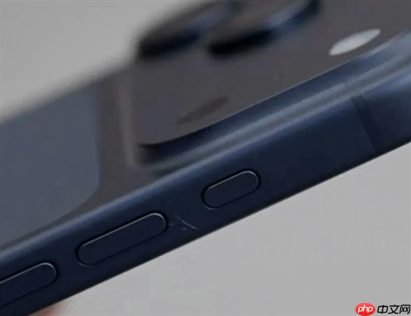 iPhone 17 Pro展示机已有伤痕:不忍视(已有.不忍.伤痕)