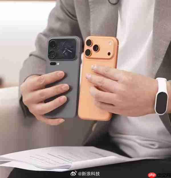 到底谁蹭谁热度!小米17 Pro和iPhone 17 Pro真机对比:你觉得像吗